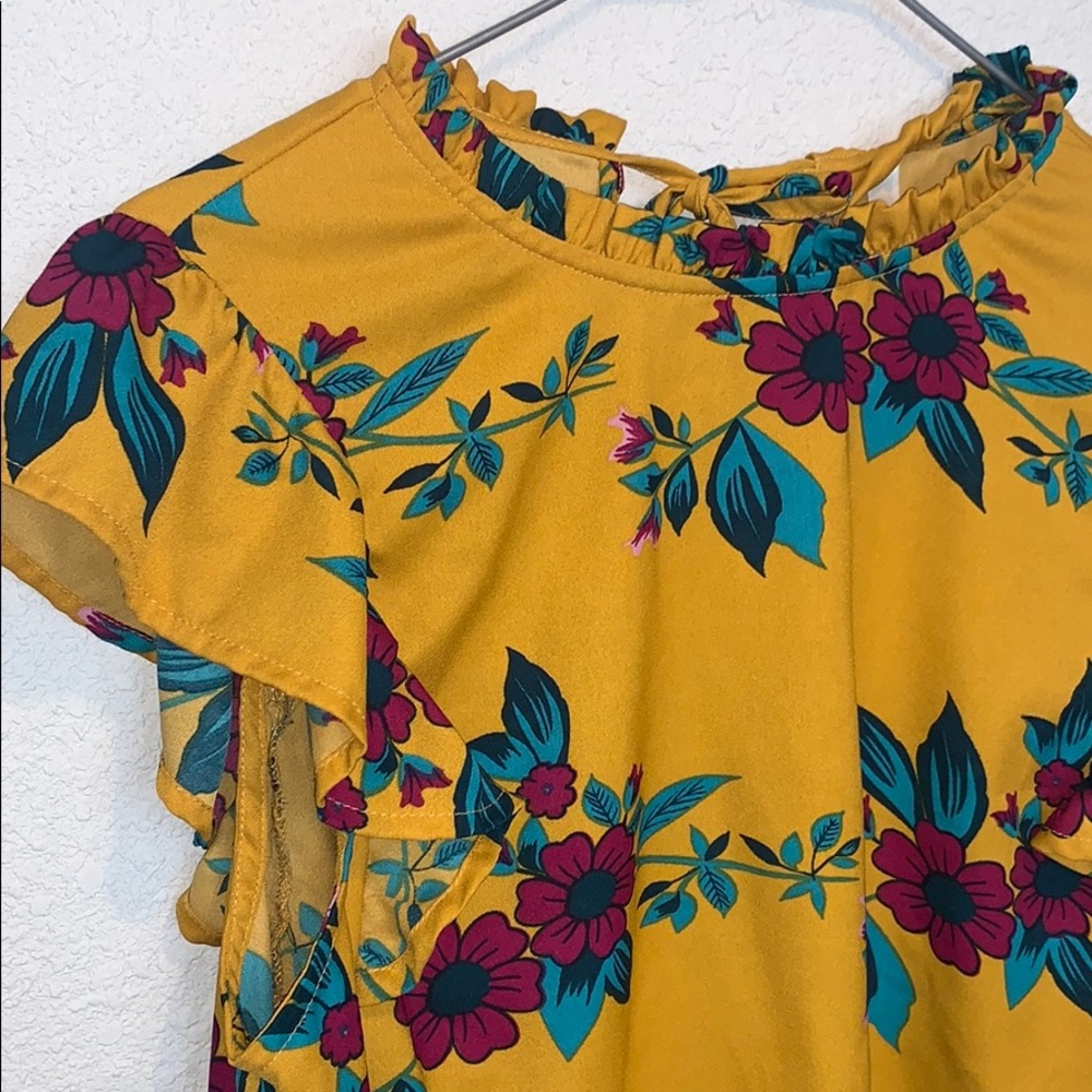 Flower Patterned top - Picture 2 of 4